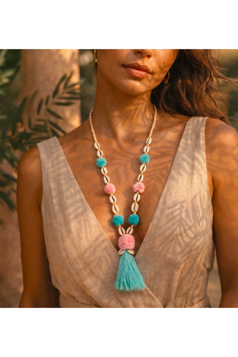 Miss June Paris — Pompom de colar